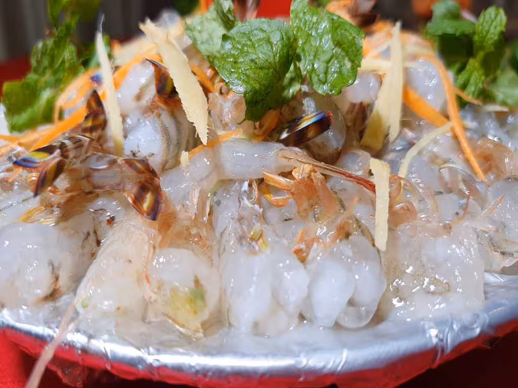Gỏi tôm vằn Quan Lạn: Đặc sản quý hiếm của vùng biển Quảng Ninh