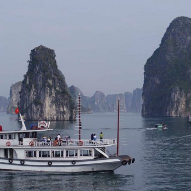Kinh Nghiệm Du Lịch Hạ Long 1 Ngày Tự Túc: Lịch Trình Tối Ưu & Chi Phí