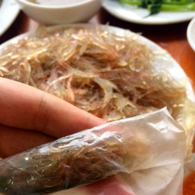 Gỏi Tép Sơn Hào: Tinh Hoa Ẩm Thực Biển Đảo Quan Lạn Khó Cưỡng