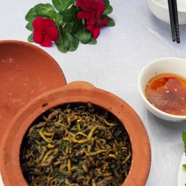 Rươi Kho Xuân Sơn: Tinh Hoa Ẩm Thực Từ 'Rồng Đất' Vùng Đông Triều