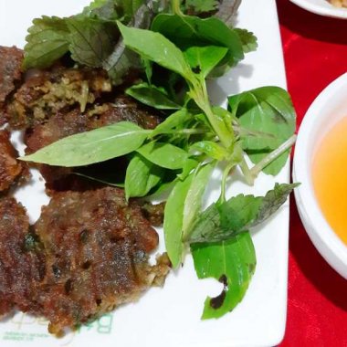 Trứng Sam Rán: Tinh Hoa Ẩm Thực Biển Quảng Ninh Và Nghệ Thuật Thưởng Thức An Toàn
