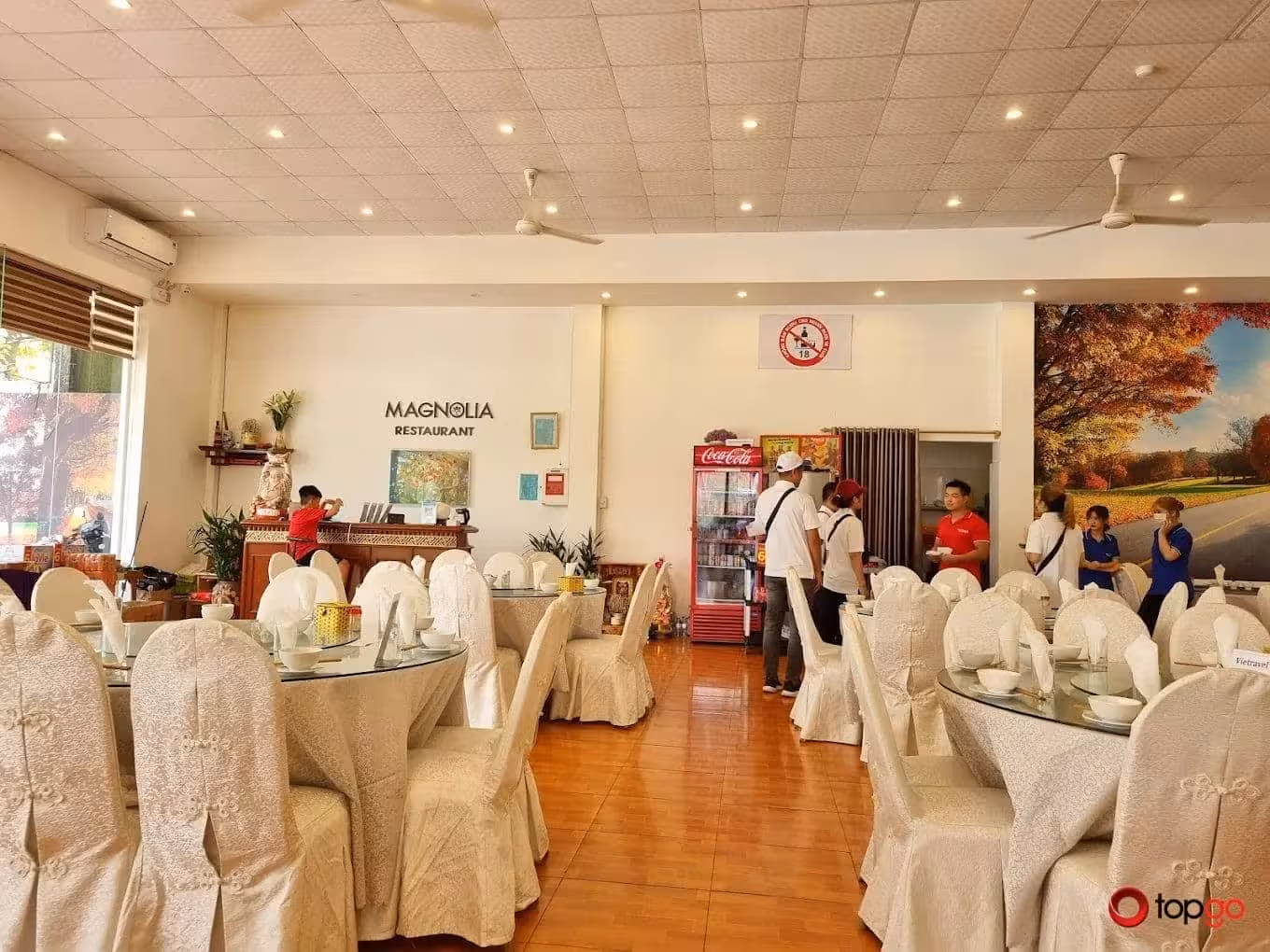Không gian phục vụ khách đoàn chuyên nghiệp tại nhà hàng Magnolia