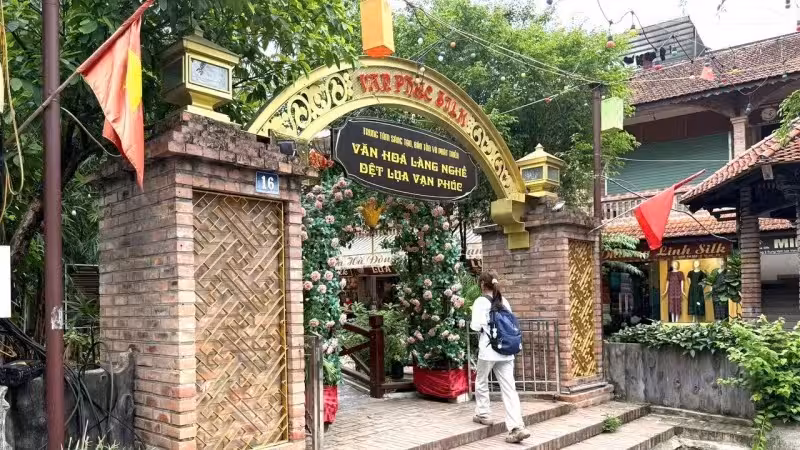 Nâng tầm du lịch từ làng nghề truyền thống: Bài học từ Hà Nội cho Quảng Ninh