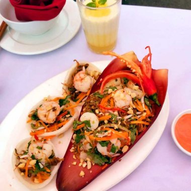 Nộm tôm he hoa chuối: Đặc sản tinh tế vùng biển Hạ Long