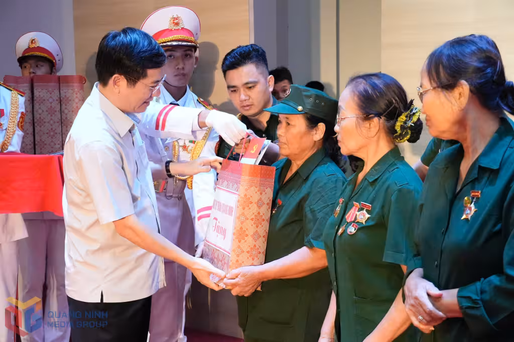 Nghĩa tình sâu nặng: Quảng Ninh đỡ đầu các nữ thanh niên xung phong có hoàn cảnh khó khăn