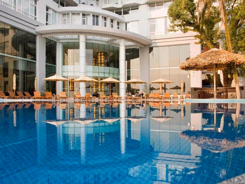 Trải nghiệm kỳ nghỉ đẳng cấp tại Khách sạn Novotel Hạ Long: Cẩm nang từ người bản địa