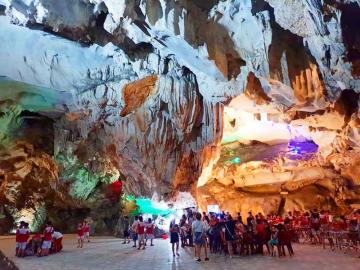 Đánh thức 'tiên cảnh' giữa lòng phố mỏ: Hành trình chuyển mình của du lịch Quảng Ninh